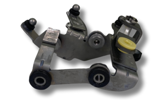 Кронштейн тяги важеля КПП (1J0711729F) 3