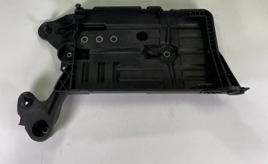 Кронштейн опора короба АКБ (5Q0915331K) 3